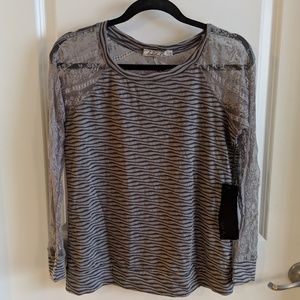 Chloe K gret lace l/s shirt